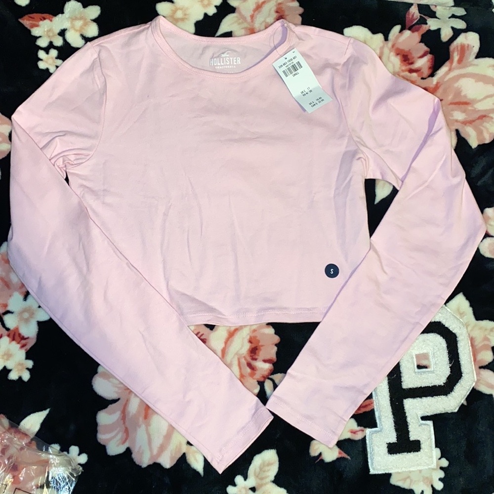 2 NWT Hollister Must Have Cropped Baby Tee!